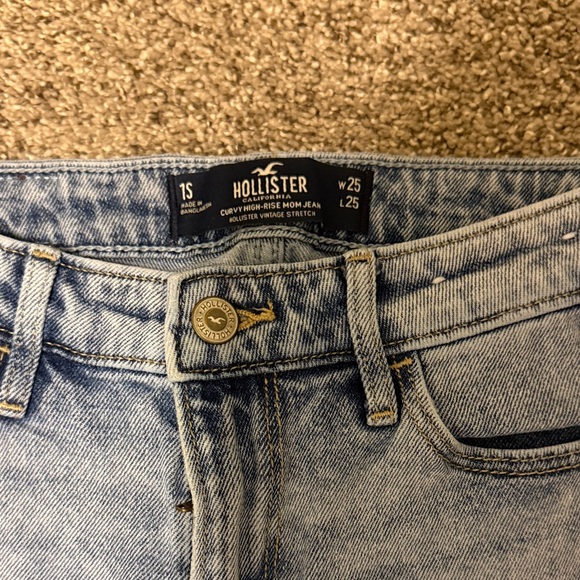 Hollister Light Wash Denim Jeans - Picture 2 of 4